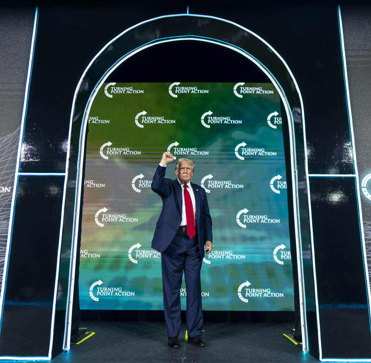 El expresidente Donald Trump, candidato presidencial republicano, habla en la cumbre de creyentes de la organización Turning Point Action, en West Palm Beach, Florida, el viernes 26 de julio de 2024. (Doug Mills/The New York Times).