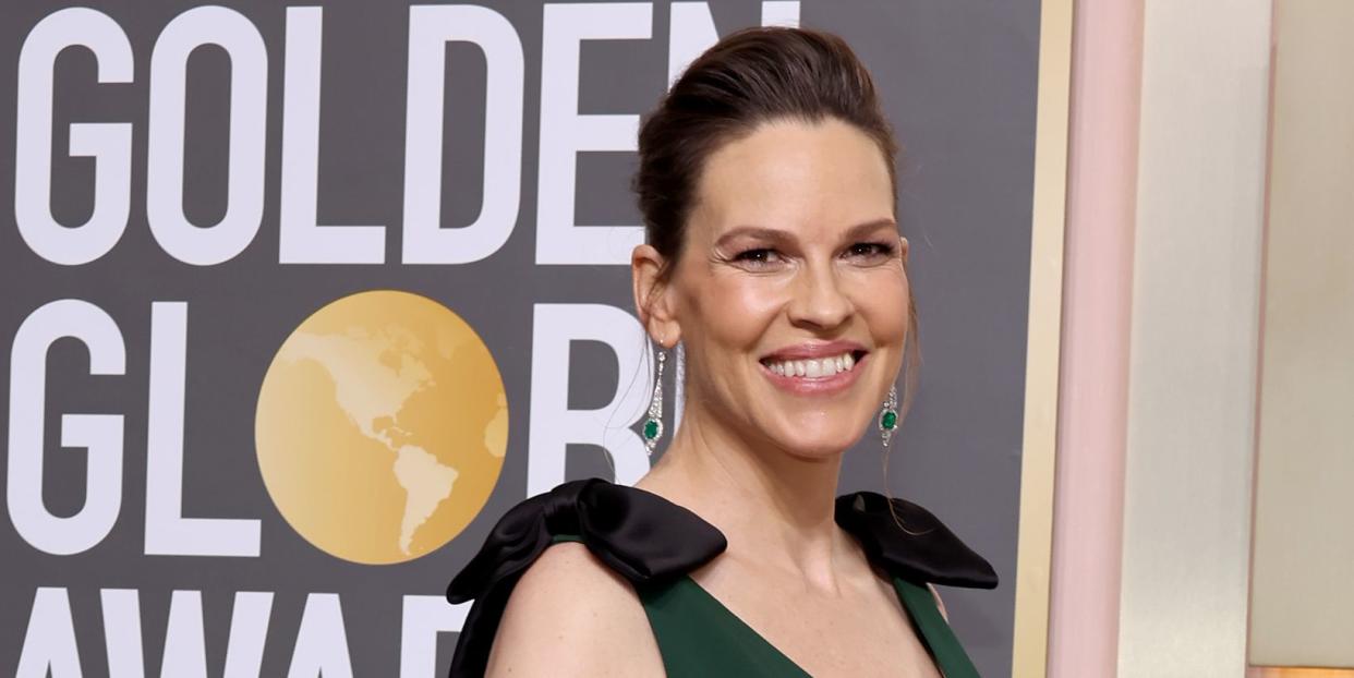 hilary swank pregant green dress