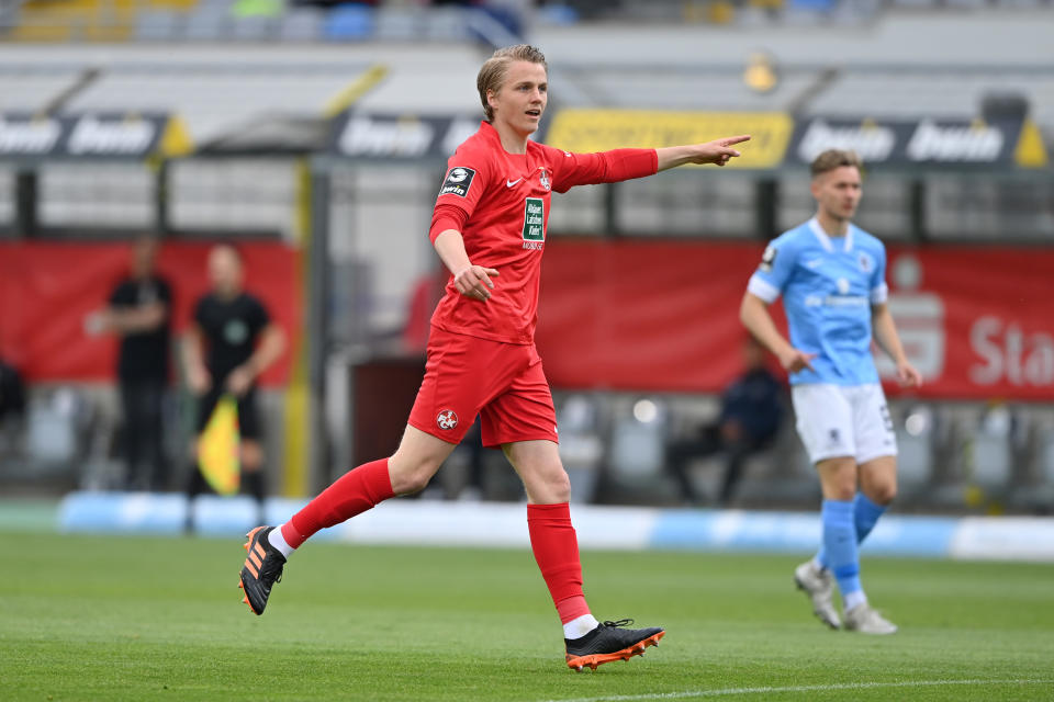 MUNICH, GERMANY - MAY 04: Felix Götze of 1.FC Kaiserslautern gestures during the 3. Liga match between TSV 1860 München and 1. FC Kaiserslautern at Stadion an der Gruenwalder Straße on May 04, 2021 in Munich, Germany. (Photo by Sebastian Widmann/Getty Images)