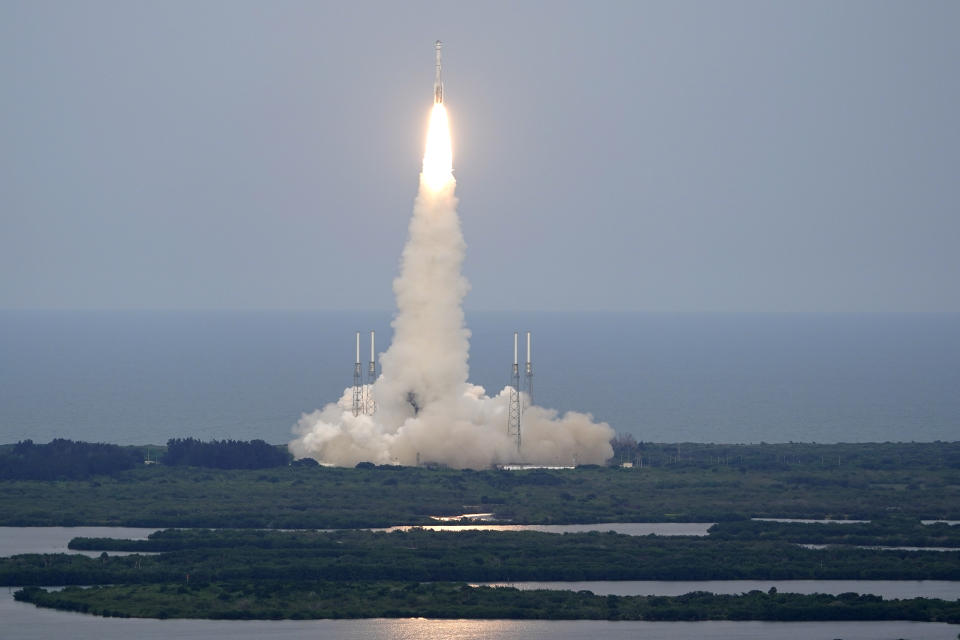 A United Launch Alliance Atlas V rocket carrying the Boeing Starliner crew capsule lifts off on a second test flight to the International Space Station from Space Launch Complex 41 at Cape Canaveral Space Force station in Cape Canaveral, Fla., Thursday, May 19, 2022. (AP Photo/John Raoux)