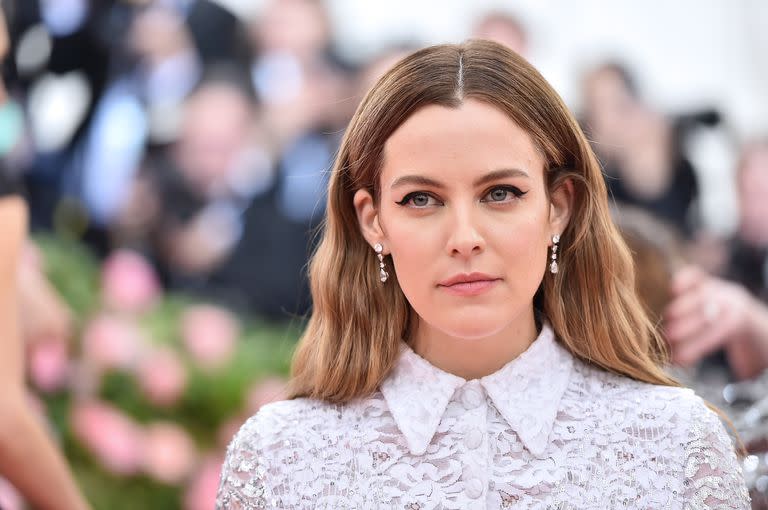 Riley Keough dio detalles de sus comienzos con su esposo Ben Smith-Petersen.