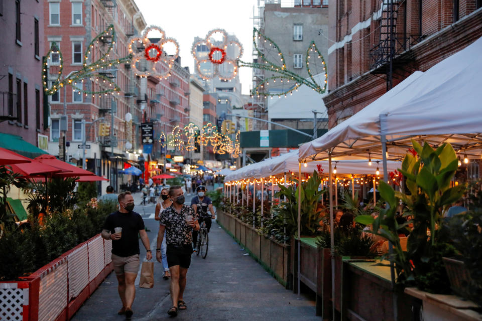 Expanded outdoor dining in New York City has helped restaurants throughout the warmer months of the pandemic, but restaurant industry workers are worried about what happens as temperatures drop if there is no additional federal relief money. (Photo: Andrew Kelly / Reuters)