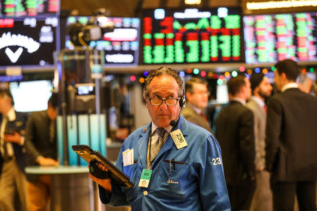 Traders work on the floor of the New York Stock Exchange (NYSE) in New York, U.S., December 28, 2018. REUTERS/Jeenah Moon