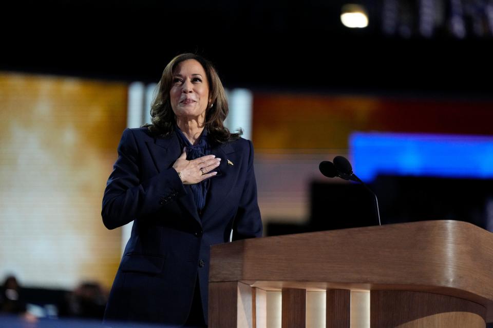 La candidata presidencial Kamala Harris pronuncia su discurso de aceptación en la Convención Nacional Demócrata en Chicago el 22 de agosto de 2024.