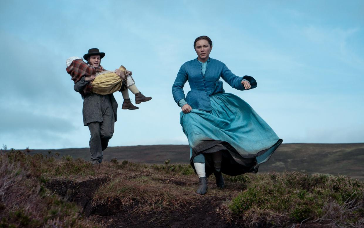 Tom Burke, Kíla Lord Cassidy and Florence Pugh in The Wonder - AIDAN MONAGHAN/NETFLIX/AIDAN MONAGHAN/NETFLIX