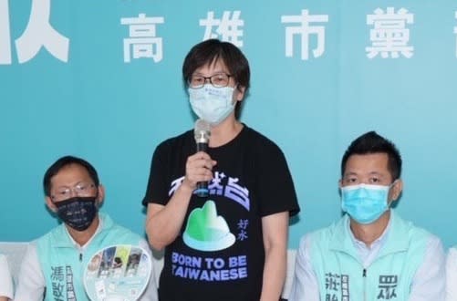 蔡壁如(中)說民眾黨的選戰起手式就是和民眾面對面對話。   圖：民眾黨高雄市黨部提供