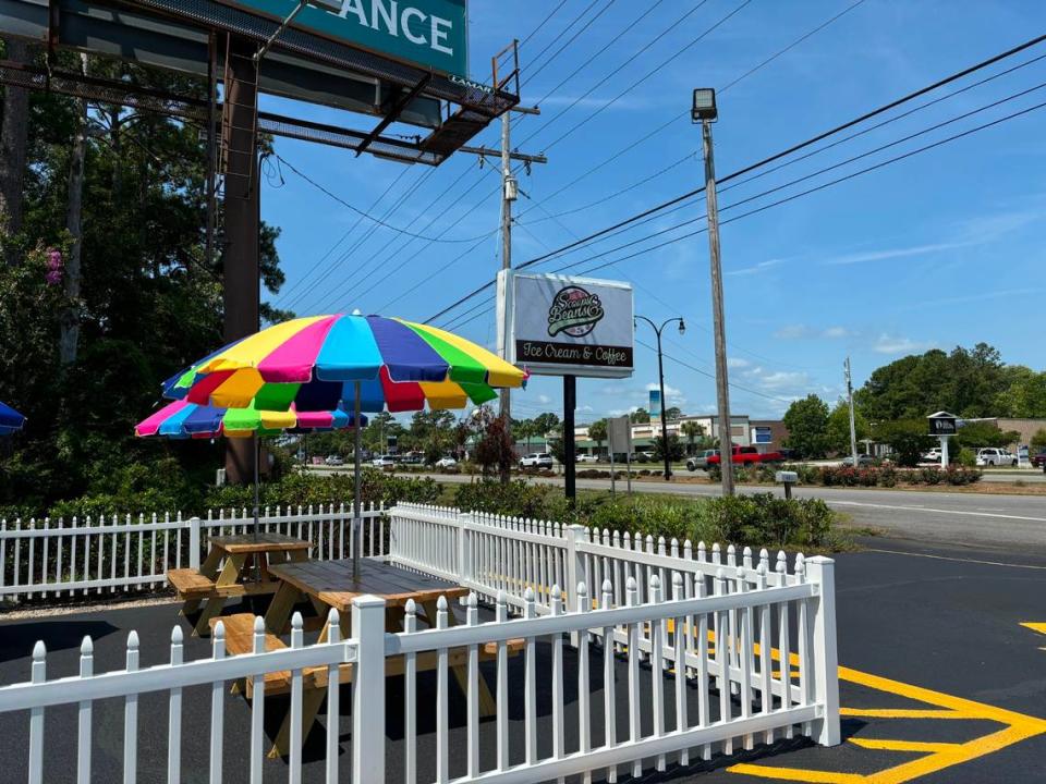 The pet-friendly outdoor seating area at Scoops and Beans in Surfside Beach.