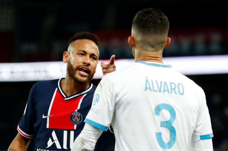 Neymar singles out Álvaro González.