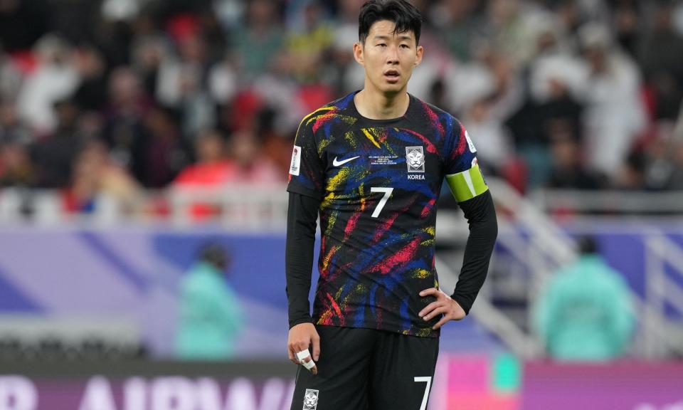 <span><a class="link " href="https://sports.yahoo.com/soccer/players/3862671/" data-i13n="sec:content-canvas;subsec:anchor_text;elm:context_link" data-ylk="slk:Son Heung-min;sec:content-canvas;subsec:anchor_text;elm:context_link;itc:0">Son Heung-min</a> during the Asian Cup semi-final match between <a class="link " href="https://sports.yahoo.com/soccer/teams/south-korea/" data-i13n="sec:content-canvas;subsec:anchor_text;elm:context_link" data-ylk="slk:South Korea;sec:content-canvas;subsec:anchor_text;elm:context_link;itc:0">South Korea</a> and Jordan with his fingers strapped together. </span><span>Photograph: Anadolu/Getty Images</span>