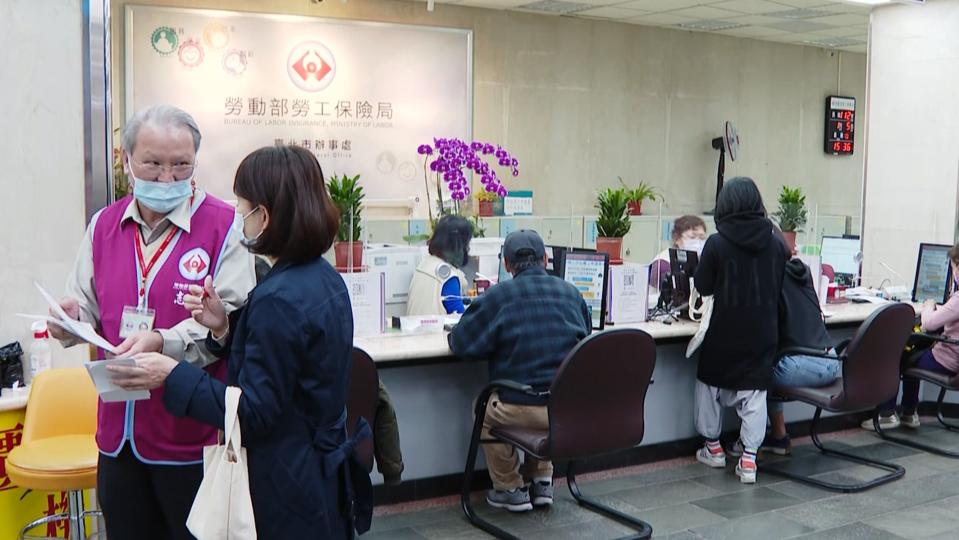 勞保6項年金給付從今年1月開始調增，預估有172萬人受惠。