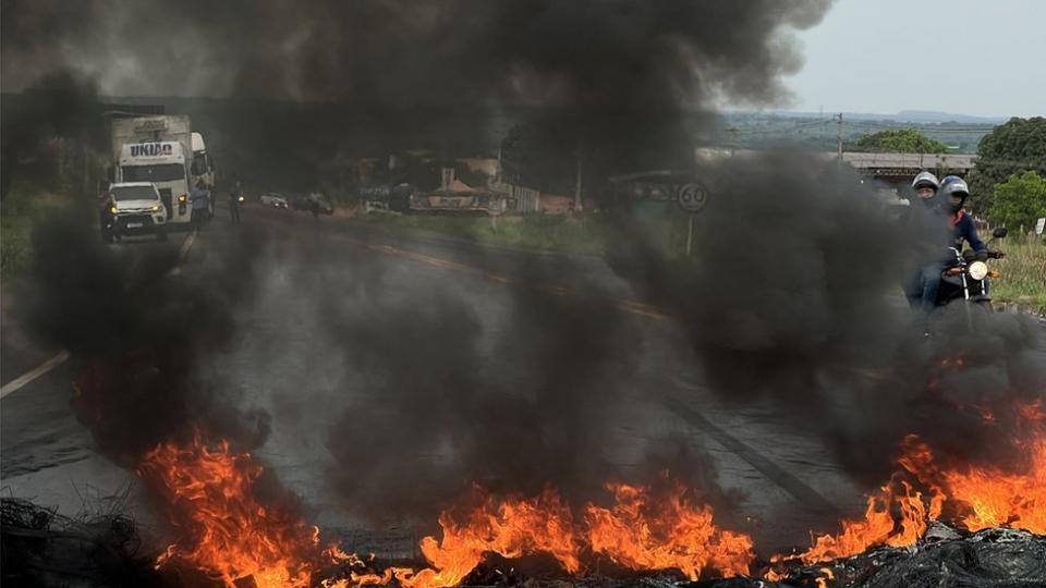 Apoiadores de Jair Bolsonaro em protesto em rodovia