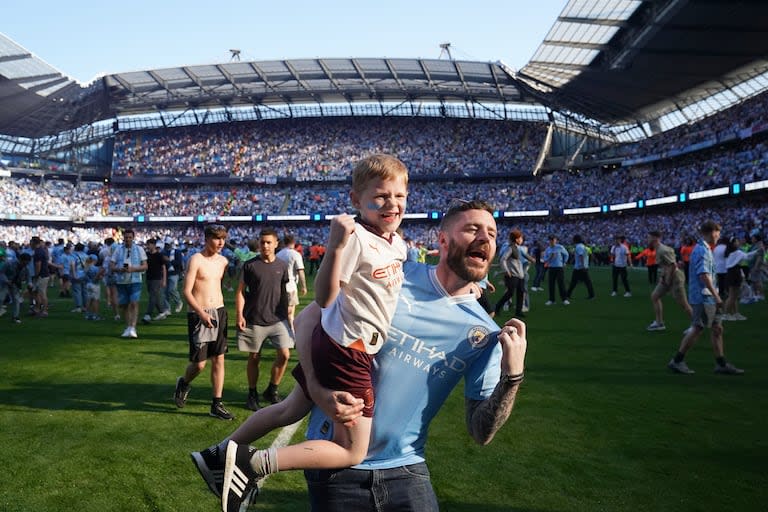 El festejo de Manchester City, primer tetracampeón de la historia de la Premier League