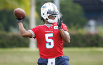 Miami Dolphins quarterback Teddy Bridgewater (5) sets up to pass during practice at Baptist Health Training Complex in Hard Rock Stadium on Wednesday, Oct. 5, 2022 in Miami Gardens, Fla. (David Santiago/Miami Herald via AP)