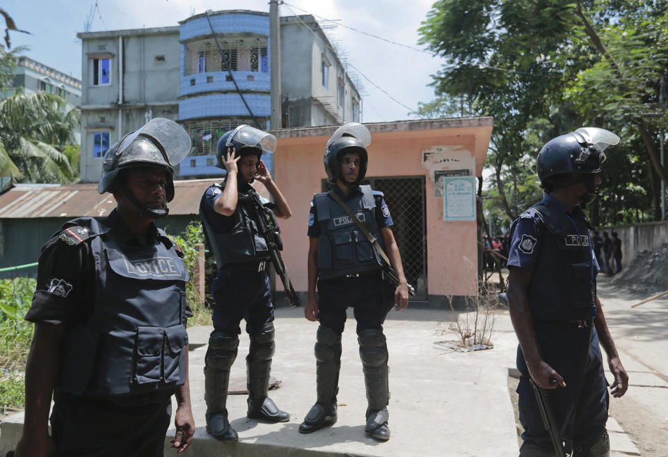 <p>Bangladesh policemen cordon off the area near a two-story house, behind in blue, that they raided in Narayanganj district near Dhaka, Bangladesh, Saturday, Aug.27, 2016. (AP Photo) </p>