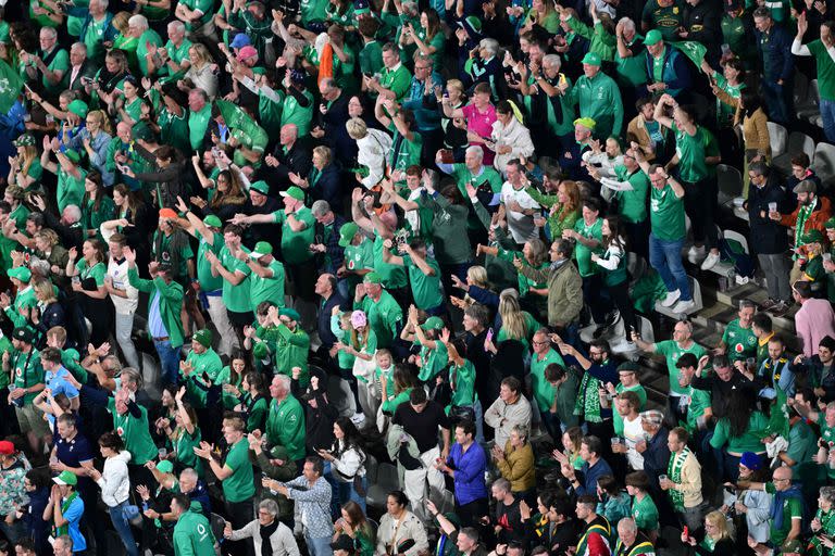 Una marea de hinchas irlandeses en el Mundial de rugby, que también se desperdigaron por las calles francesas