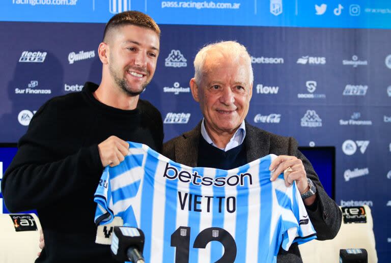 Racing presentó oficialmente a Luciano Vietto