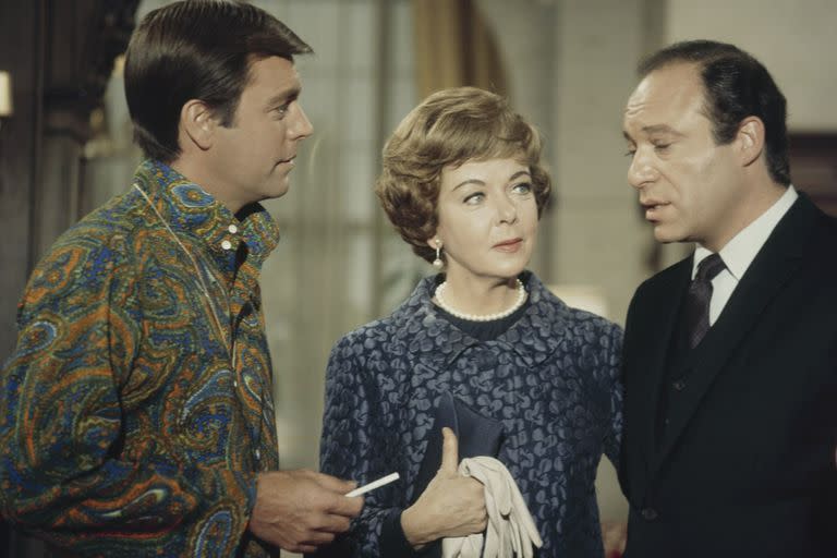 Robert Wagner, Ida Lupino y Malachi Throne, en un episodio de la primera temporada de la serie