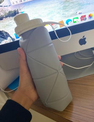 A collapsible leakproof water bottle