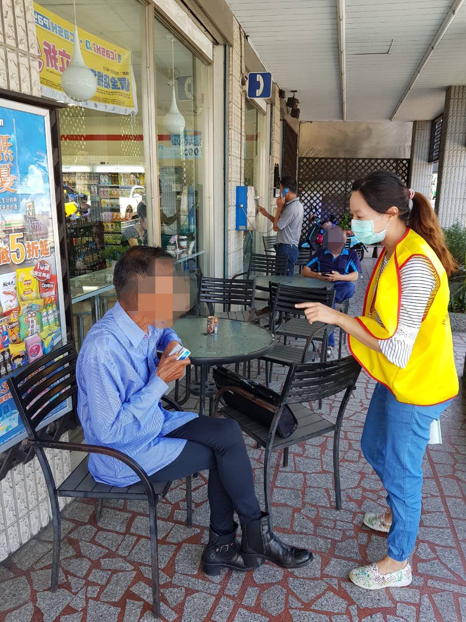 桃園市便利電及咖啡店、速食店騎樓全面列入禁菸場域，違者最高開罰1萬元。   圖：桃園市衛生局／提供