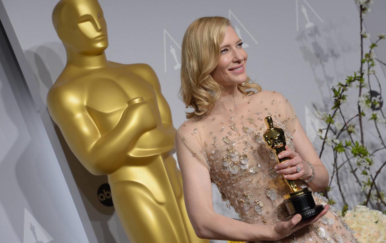 L’actrice Cate Blanchett, ici en 2014, avec son Oscar de la meilleure actrice pour son rôle dans « Blue Jasmine »  de Woody Allen.