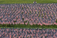 <p>A man photographs a field of United States flags displayed by the Massachusetts Military Heroes Fund on the Boston Common in Boston, May 26, 2016, ahead of the Memorial Day holiday on May 30. The 37,000 U.S. flags are planted in memory of every fallen Massachusetts service member from the Revolutionary War to the present. (Reuters/Brian Snyder) </p>