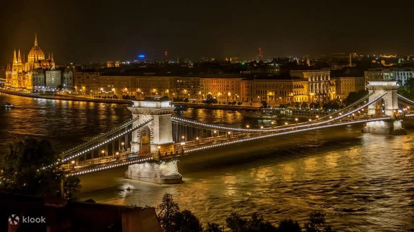 Dinner and Cruise with Live Music on Danube River in Budapest. (Photo: Klook SG)