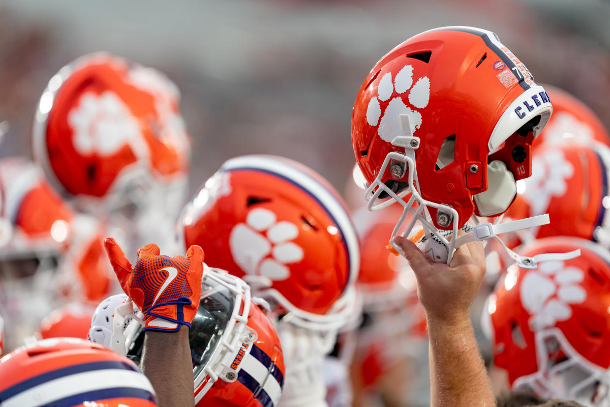 College football live scores, games, updates: Clemson at Florida State, Tennessee at Arkansas and more