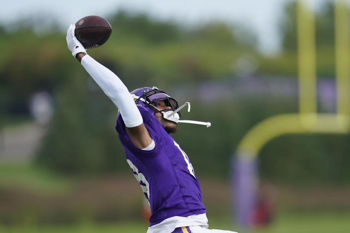 Minnesota Vikings wide receiver Justin Jefferson makes a catch while taking part in a joint practice with the San Francisco 49ers during NFL football training camp in Eagan, Minn., Thursday, Aug. 18, 2022. (AP Photo/Abbie Parr)