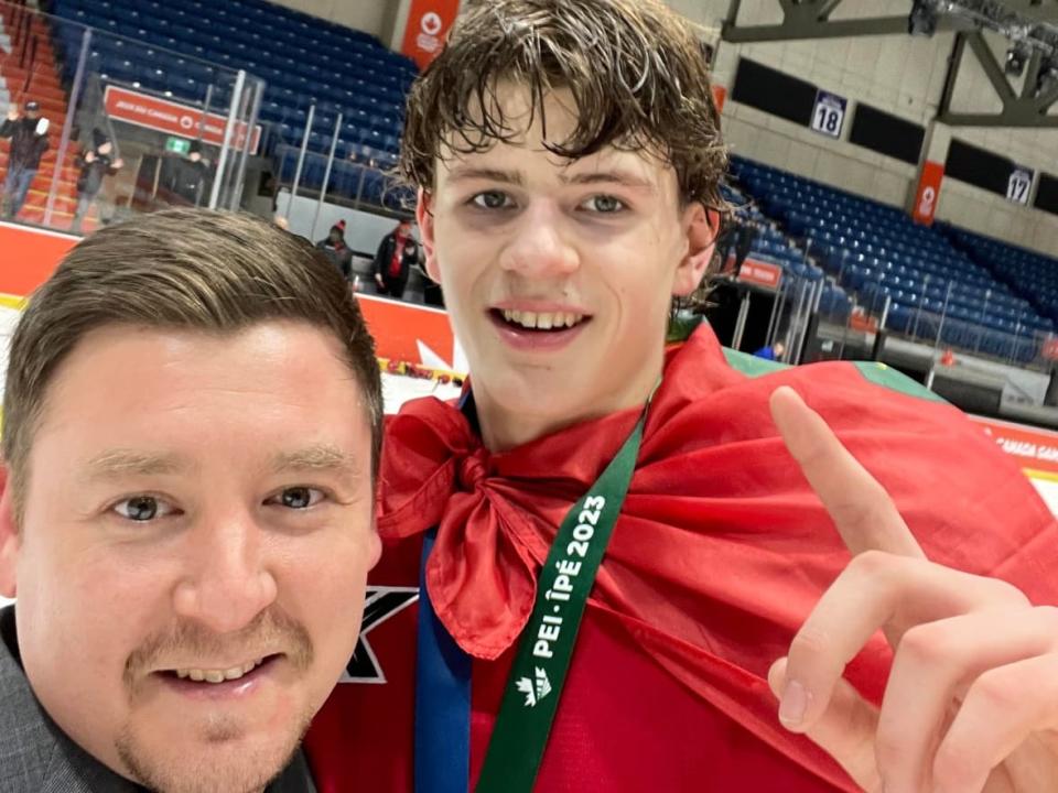 Video coach Dustin Peltier and left winger Jack Nesbitt, both with ties to Wiikwemkoong, helped Team Ontario win hockey gold at the 2023 Canada Winter Games. (Submitted by Dustin Peltier - image credit)