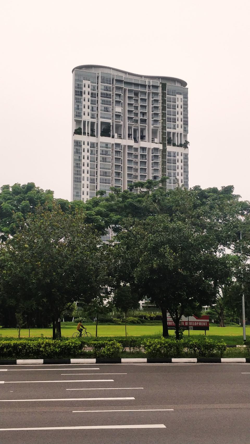 新加坡早已放寬入境限制，吸引不少外地專才到該地工作，豪宅需求增加。（Photo by Laveesh Hassija on Unsplash）