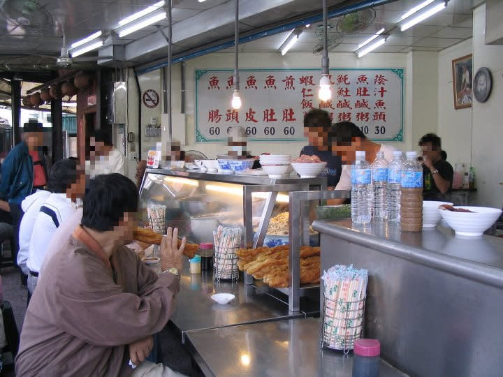 不少人到台南都會阿堂鹹粥吃1碗鹹粥。（圖／翻攝自阿堂鹹粥臉書）