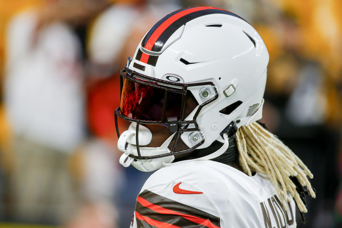 Browns: David Njoku 'having a hard time wearing his helmet' after burns to  face