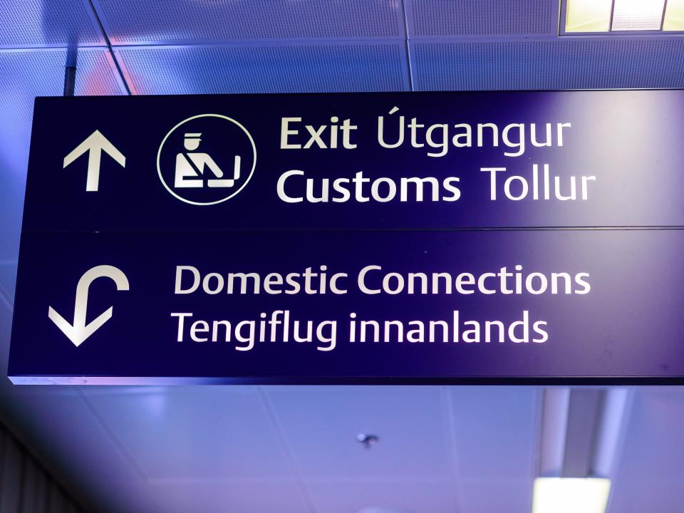 Customs sign at Keflavik Airport