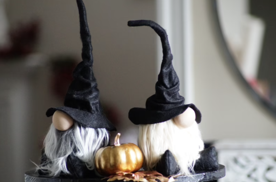 Wizard Gnome with large black witch hat and white beards