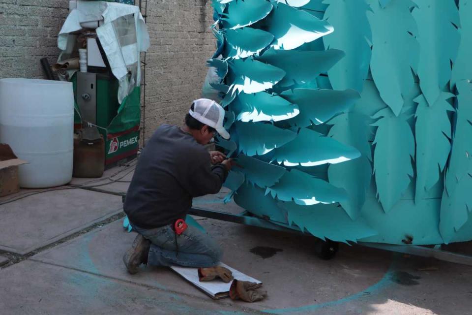 En su taller de Atizapán, Edomex, el colectivo Nuuch construye las figuras monumentales. (Foto: Ethan Murillo | @EthanMBaez | Animal Político, Animal MX)