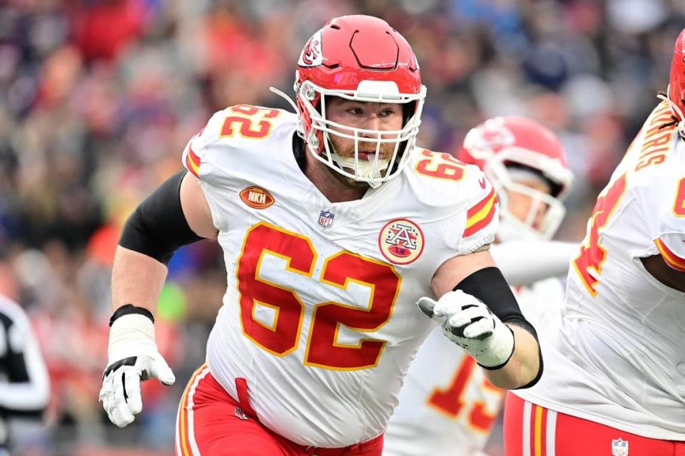 Dec 17, 2023; Foxborough, Massachusetts, USA; Kansas City Chiefs guard Joe Thuney (62) in action during the first half against the New England Patriots at Gillette Stadium. Mandatory Credit: Eric Canha-USA TODAY Sports Eric Canha/Eric Canha-USA TODAY Sports