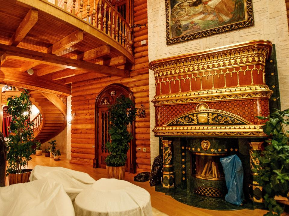 A fireplace in Medvedchuk's dacha.