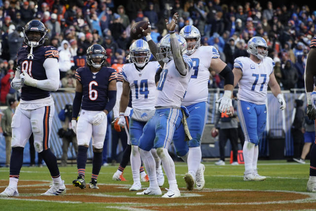 Chicago, Illinois, USA. 11th Nov, 2018. - Lions #33 Kerryon Johnson in  action during the NFL Game between the Detroit Lions and Chicago Bears at  Soldier Field in Chicago, IL. Photographer: Mike