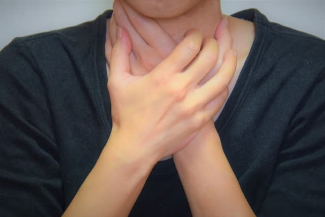 感染Omicron的人出現喉嚨痛症狀增加。（示意圖／photoAC）