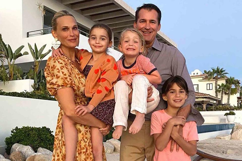 <p>Molly sims/ instagram</p> Molly Sims and her family