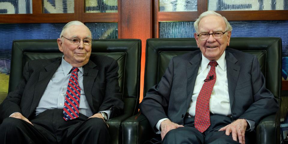 Charlie Munger, left, and Warren Buffett, right