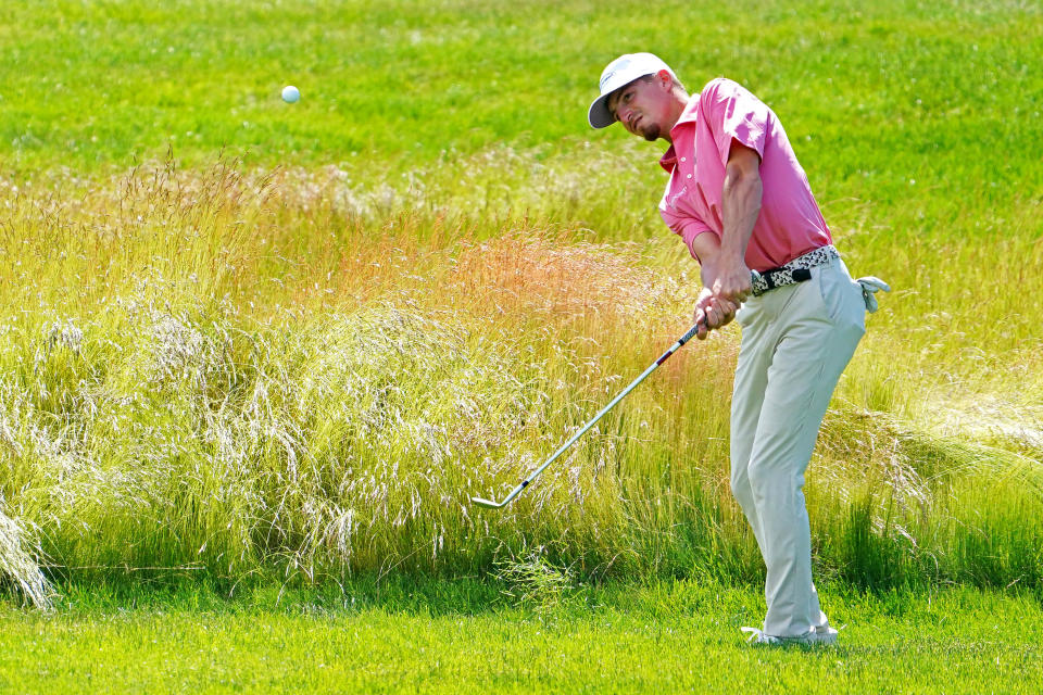 Jun 17, 2022; Brookline, Massachusetts; Sam Bennett (a) chips on the 12th hole during the second round of the U.S. Open golf tournament. Peter Casey-USA TODAY Sports