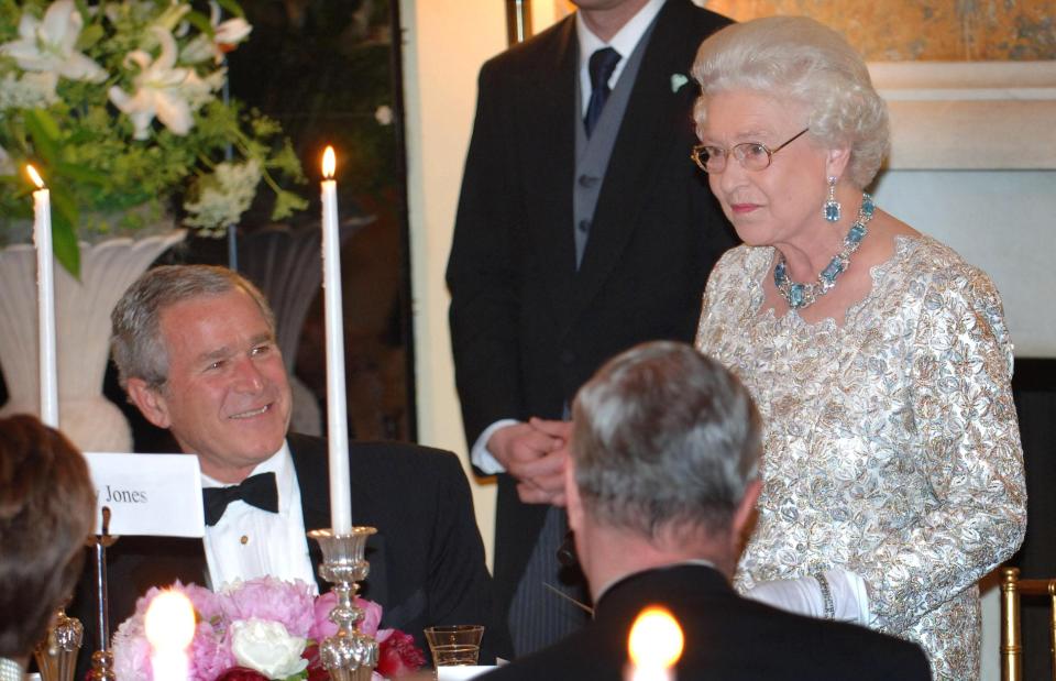 Queen Elizabeth speaks as President George W Bush looks on at a White House state dinner in 2007