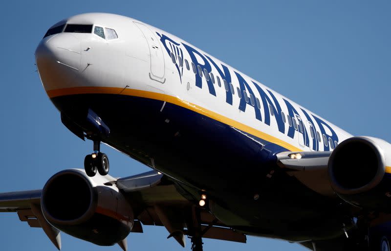 FILE PHOTO: A Ryanair Boeing 737 aircraft approaches Paris-Beauvais airport in Tille