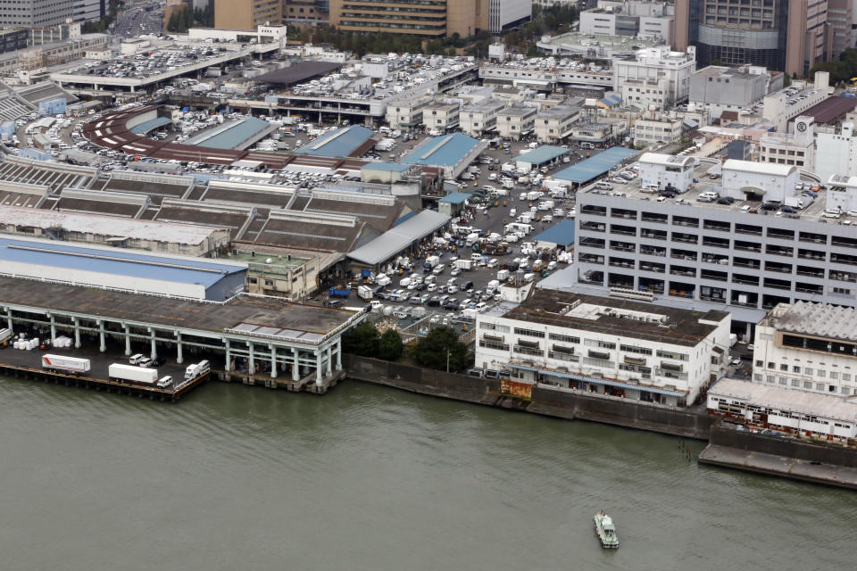 This photo shows Tsukiji fish market in Tokyo Thursday, Oct. 4, 2018. Japan’s famed Tsukiji fish market is closing down on Saturday, Oct. 6 after eight decades, with shop owners and workers still doubting the safety of its replacement site. (AP Photo/Yuri Kageyama)