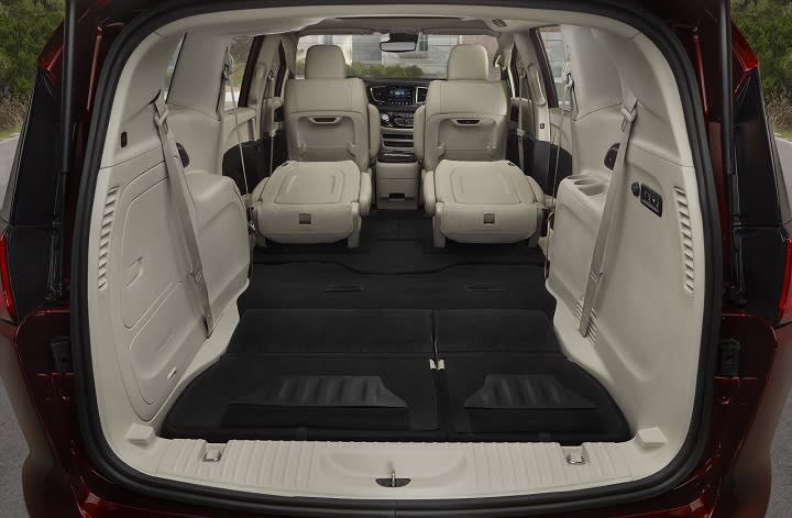 2017 Chrysler Pacifica cargo area photo