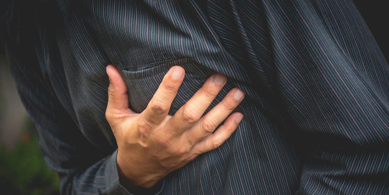 7 SYMPTOMS YOUR BODY GIVES BEFORE A HEART ATTACK 