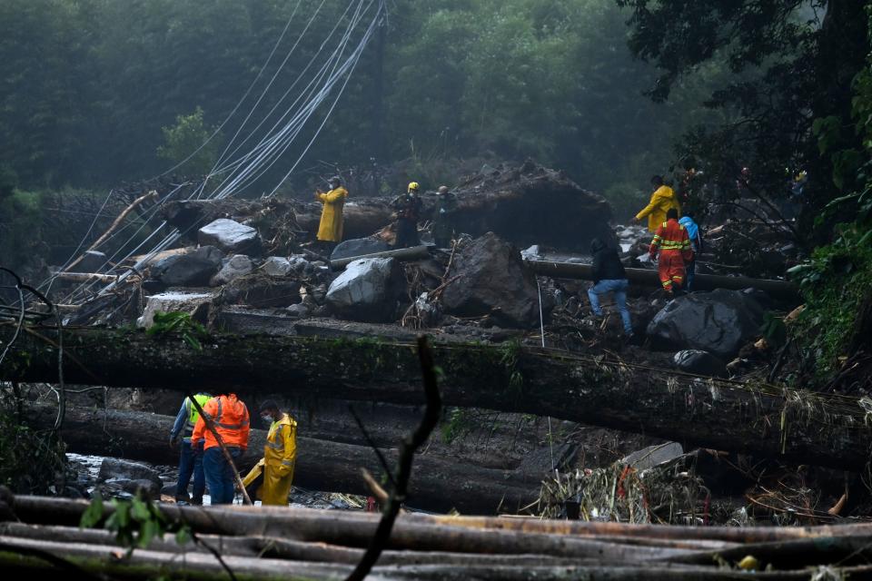 L’NHC prevede che Eta possa acquistare potenza sulle calde acque del Mar dei Caraibi, e che minaccerà il Messico sud-orientale nel fine settimana, quindi Cuba, Giamaica, Isole Cayman e il sud della Florida. In Guatemala, sono stati aperti rifugi per accogliere le vittime, come a Morales (nord-est). Allarme rosso anche in Honduras. (Photo by Luis ACOSTA / AFP) (Photo by LUIS ACOSTA/AFP via Getty Images)