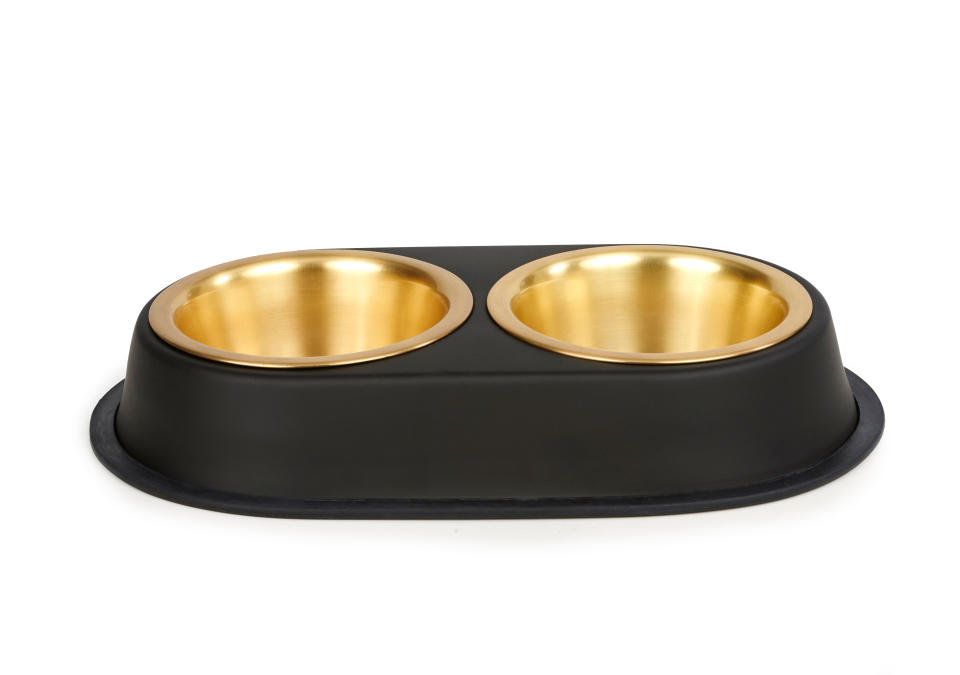 <p>Give your dog the royal treatment this Christmas with a luxe dog bowl. <br><a rel="nofollow noopener" href="https://www.petbarn.com.au/christmasgiftguide#view=catalogue2&saleId=24873&page=1" target="_blank" data-ylk="slk:Photo: Petbarn;elm:context_link;itc:0;sec:content-canvas" class="link ">Photo: Petbarn</a> </p>