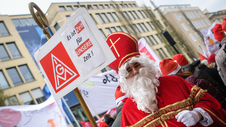 In der Tarifrunde für 3,9 Millionen Beschäftigte haben die Arbeitgeber in Bayern ein frühes Angebot vorgelegt. Bei der Arbeitszeit wird es aber keine Bewegung geben, warnt Verhandlungsführerin Angelique Renkhoff-Mücke.